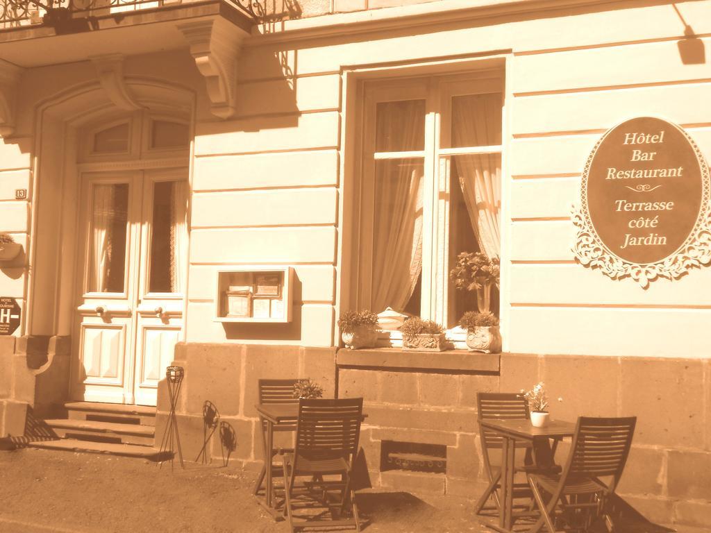 Hotel De La Providence Égliseneuve-dʼEntraigues Exterior foto