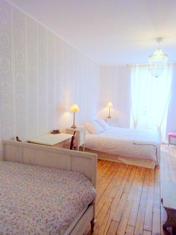 Hotel De La Providence Égliseneuve-dʼEntraigues Zimmer foto