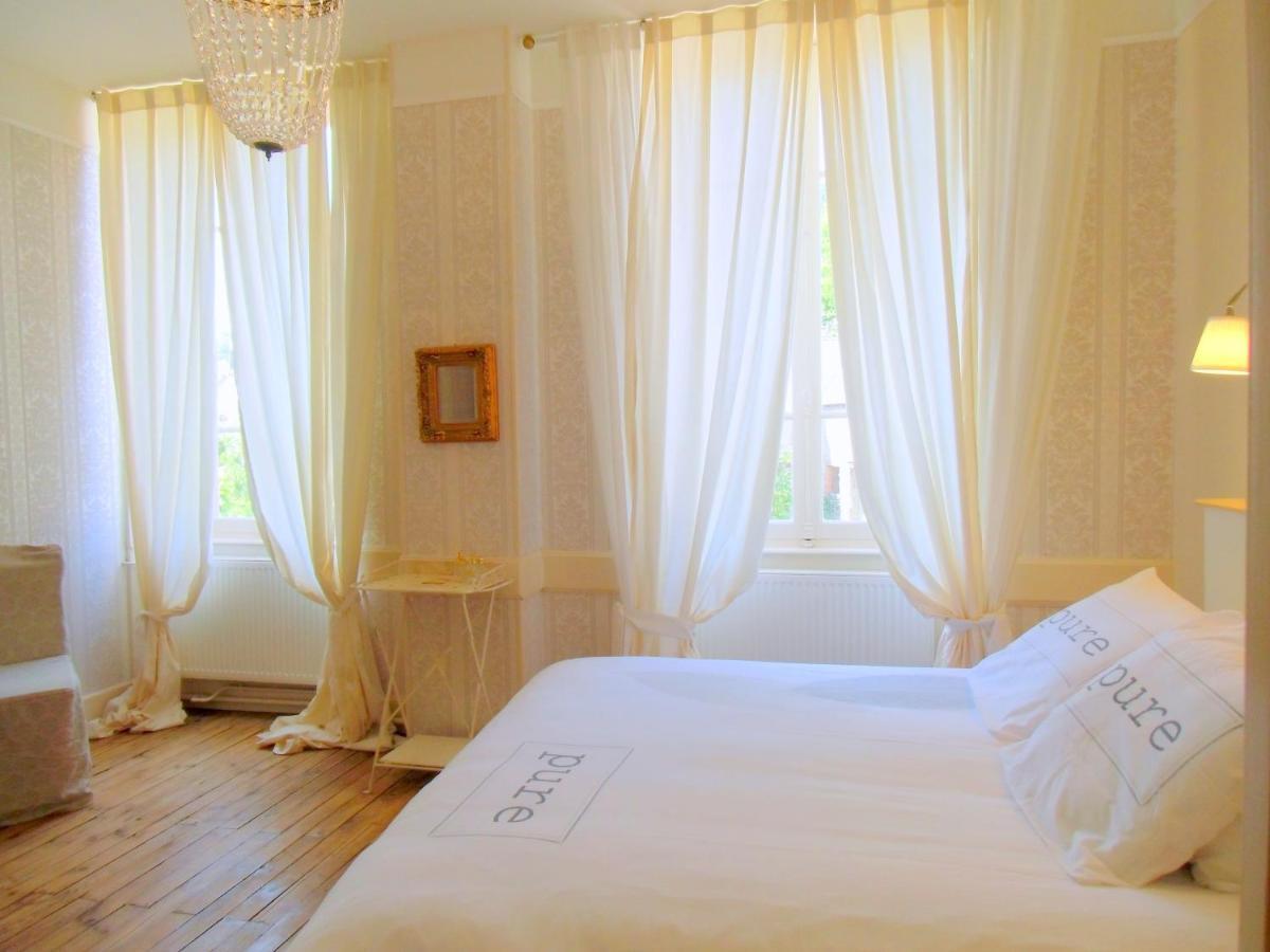 Hotel De La Providence Égliseneuve-dʼEntraigues Zimmer foto