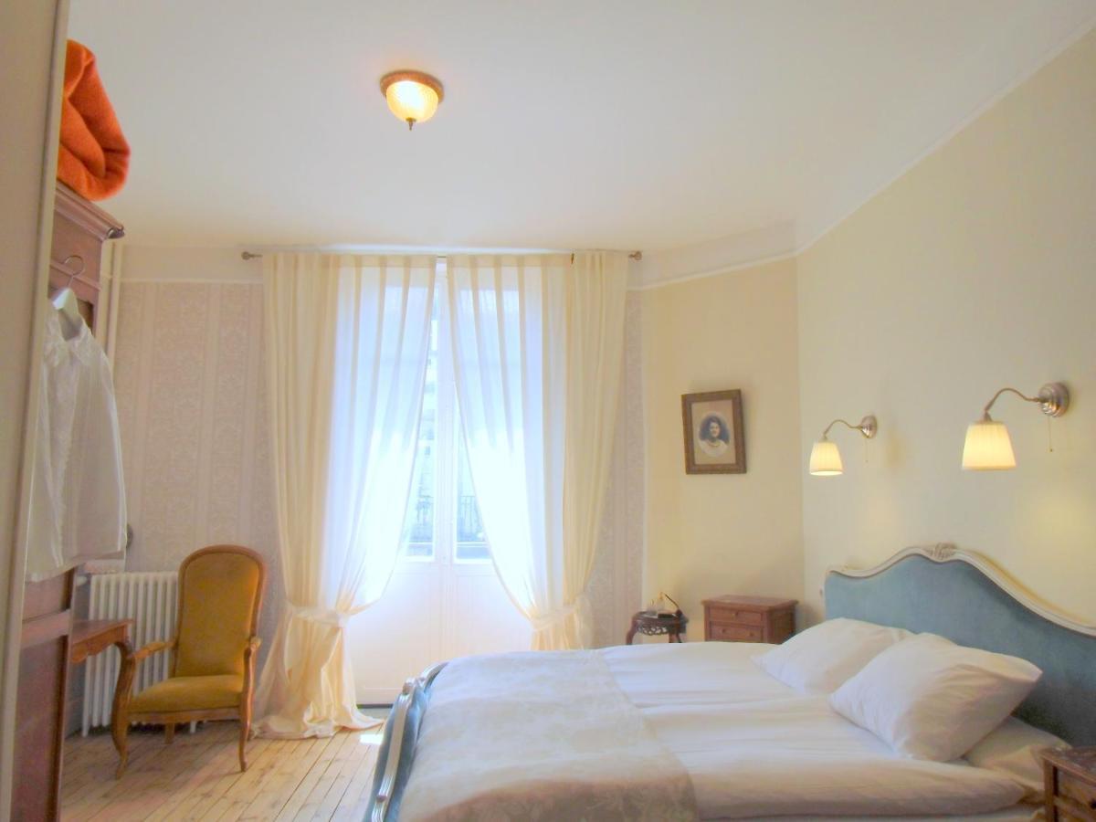 Hotel De La Providence Égliseneuve-dʼEntraigues Zimmer foto